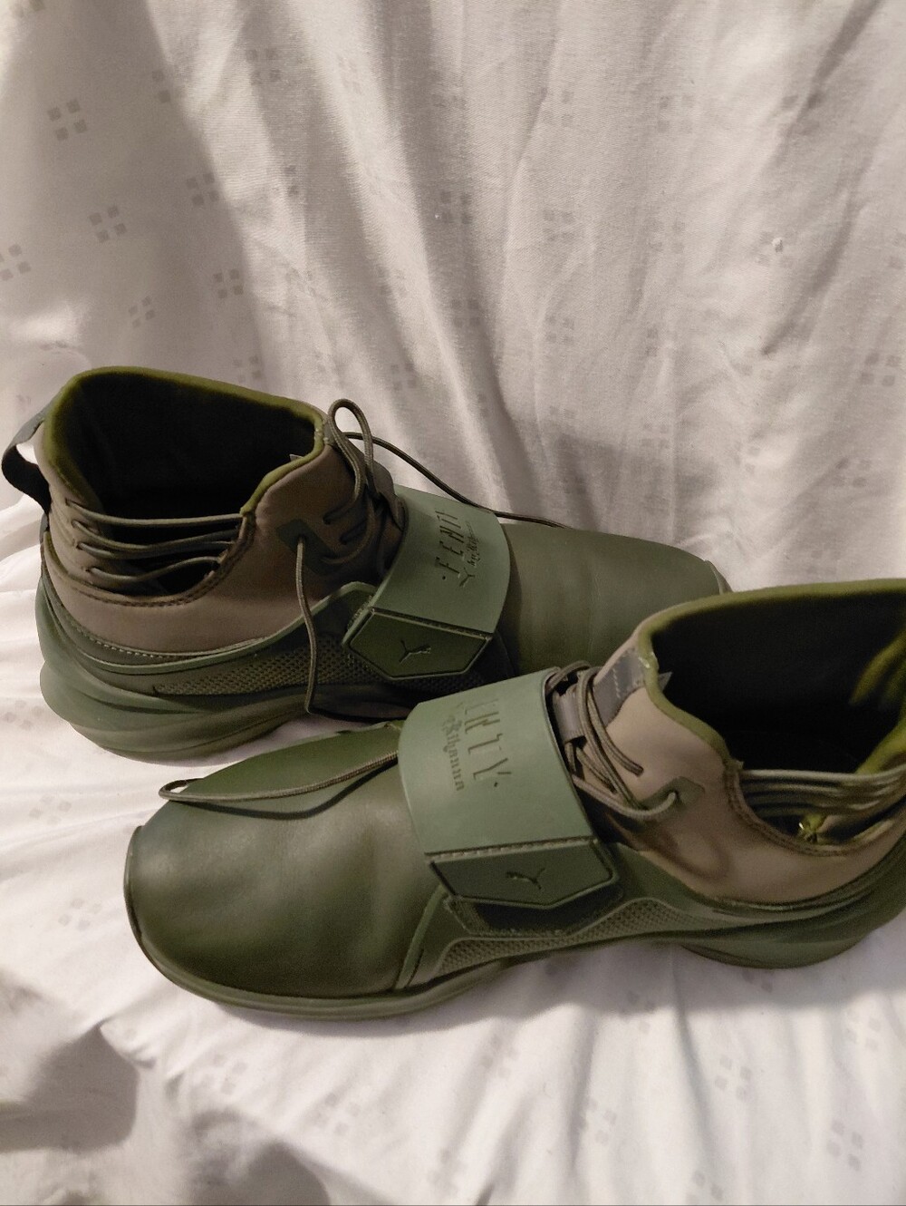 Puma ladie Olive Green Strap Athletic Sneakers